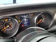 ✅ 2020 Jeep Wrangler Unlimited Sport S • VIN: 1C4HJXDN3LW181949 • Lot: 62301625. Wystawiony na Copart z przebiegiem 50 091 mil. Bezpłatny archiwum sprzedaży aukcyjnych z USA i szczegółowy raport historii pojazdu na DreamBid. Zdjęcie 9.