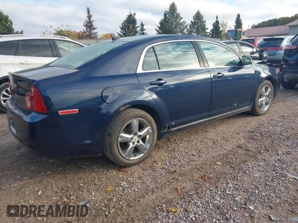 2011 Chevrolet Malibu 2LT z VIN 1G1ZD5E1XBF227991, wystawiony jako IAAI lot #43496177 z przebiegiem 175 673 mil mil oraz . Historia ofert i sprzedaży dostępna na DreamBid. Obrazek 4.