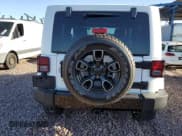 ✅ 2018 Jeep Wrangler Sahara • VIN: 1C4AJWBGXJL861815 • Lot: 53579335. Wystawiony na Copart z przebiegiem 47 365 mil. Bezpłatny archiwum sprzedaży aukcyjnych z USA i szczegółowy raport historii pojazdu na DreamBid. Zdjęcie 6.