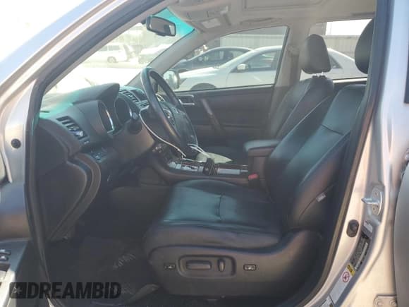 ✅ 2013 Toyota Highlander Limited • VIN: JTEDC3EH8D2015120 • Лот: 81339985. Опубликован ранее на Copart с пробегом 177 088 миль. Бесплатный доступ к архиву аукционных продаж из США и подробный отчёт об истории автомобиля на DreamBid. Изображение 7.