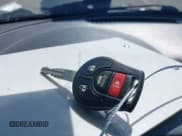 ✅ 2019 Nissan Versa S Plus • VIN: 3N1CN7AP7KL881243 • Lot: 42801930. Wystawiony na IAAI z przebiegiem 80 674 mil. Bezpłatny archiwum sprzedaży aukcyjnych z USA i szczegółowy raport historii pojazdu na DreamBid. Zdjęcie 11.