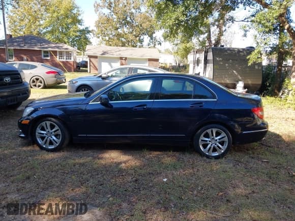 ✅ 2012 Mercedes-Benz C 300 Sport • VIN: WDDGF8BB2CR210406 • Lot: 43590621. Wystawiony na IAAI z przebiegiem 127 000 mil. Bezpłatny archiwum sprzedaży aukcyjnych z USA i szczegółowy raport historii pojazdu na DreamBid. Zdjęcie 14.