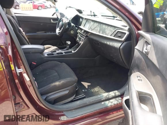 ✅ 2019 Kia Optima S • VIN: 5XXGT4L3XKG359697 • Lot: 42895136. Wystawiony na IAAI z przebiegiem 105 207 mil. Bezpłatny archiwum sprzedaży aukcyjnych z USA i szczegółowy raport historii pojazdu na DreamBid. Zdjęcie 5.