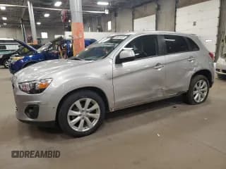 ✅ 2014 Mitsubishi Outlander ES • VIN: 4A4AR3AU2EE007175 • Lot: 90481425. Wystawiony na Copart z przebiegiem 30 444 mil. Bezpłatny archiwum sprzedaży aukcyjnych z USA i szczegółowy raport historii pojazdu na DreamBid. Zdjęcie 1.