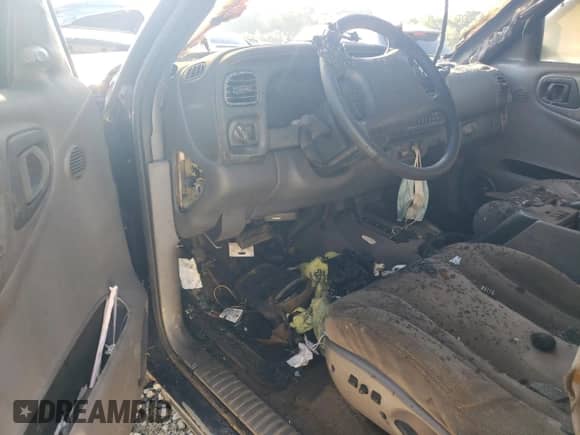 2000 Dodge Dakota Sport z VIN 1B7GG22N5YS733630, wystawiony jako Copart lot #67958294 z przebiegiem Nie podano mil oraz Nie do naprawy • Non repairable. Historia ofert i sprzedaży dostępna na DreamBid. Obrazek 8.