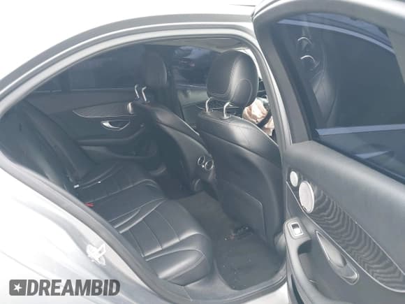 ✅ 2016 Mercedes-Benz C 300 • VIN: 55SWF4KB7GU150938 • Lot: 43556715. Wystawiony na IAAI z przebiegiem 97 536 mil. Bezpłatny archiwum sprzedaży aukcyjnych z USA i szczegółowy raport historii pojazdu na DreamBid. Zdjęcie 8.