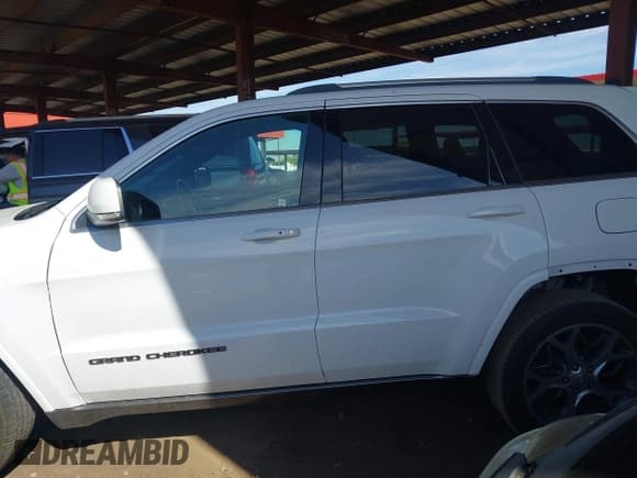 ✅ 2018 Jeep Grand Cherokee Limited • VIN: 1C4RJEBG4JC181745 • Lot: 42085315. Listed on IAAI with 81,533 mi. Free auction sales archive from the USA and detailed vehicle history report at DreamBid. Image 15.