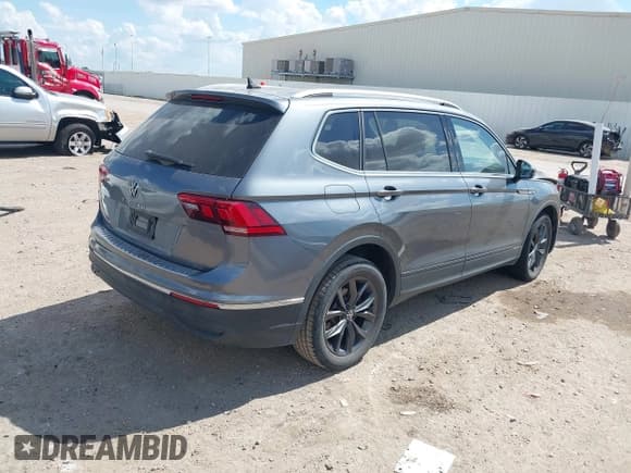 ✅ 2022 Volkswagen Tiguan SE • VIN: 3VV3B7AX1NM041108 • Lot: 43376924. Wystawiony na IAAI z przebiegiem 86 601 mil. Bezpłatny archiwum sprzedaży aukcyjnych z USA i szczegółowy raport historii pojazdu na DreamBid. Zdjęcie 4.