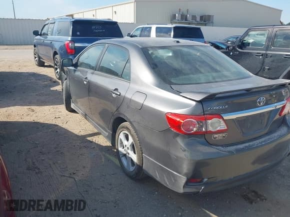 ✅ 2013 Toyota Corolla S • VIN: 5YFBU4EE2DP140233 • Lot: 43323730. Listed on IAAI with 187,685 mi. Free auction sales archive from the USA and detailed vehicle history report at DreamBid. Image 3.