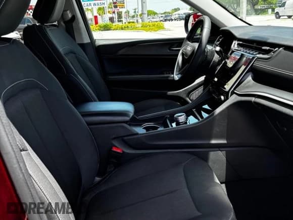 ✅ 2024 Jeep Grand Cherokee Laredo X • VIN: 1C4RJGAG3RC708070 • Lot: 66686465. Listed on Copart with 51,973 mi. Free auction sales archive from the USA and detailed vehicle history report at DreamBid. Image 5.