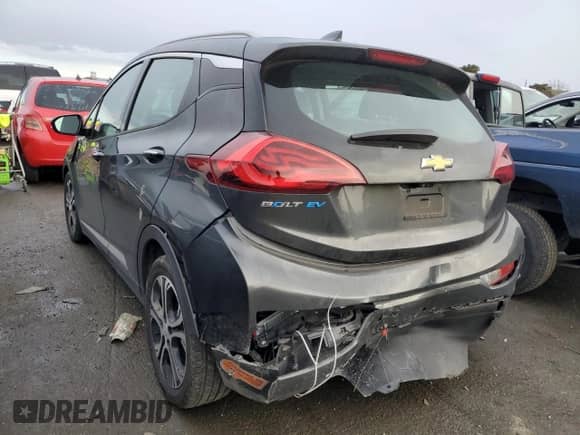 2020 Chevrolet Bolt EV Premier z VIN 1G1FZ6S01L4116989, wystawiony jako Copart lot #82601513 z przebiegiem 10 471 mil mil oraz . Historia ofert i sprzedaży dostępna na DreamBid. Obrazek 2.