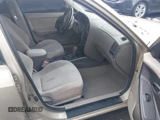 ✅ 2005 Hyundai Elantra GLS • VIN: KMHDN46D35U955200 • Lot: 41807105. Wystawiony na IAAI z przebiegiem 123 105 mil. Bezpłatny archiwum sprzedaży aukcyjnych z USA i szczegółowy raport historii pojazdu na DreamBid. Zdjęcie 5.