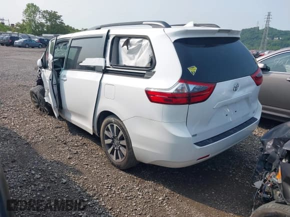 ✅ 2020 Toyota Sienna LE • VIN: 5TDJZ3DC6LS237433 • Lot: 40948475. Listed on IAAI with 108,000 mi. Free auction sales archive from the USA and detailed vehicle history report at DreamBid. Image 3.