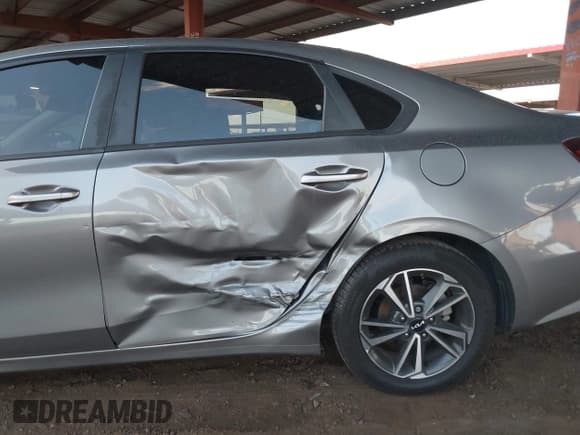 ✅ 2022 Kia Forte LXS • VIN: 3KPF24AD6NE497888 • Lot: 43496586. Wystawiony na IAAI z przebiegiem 72 286 mil. Bezpłatny archiwum sprzedaży aukcyjnych z USA i szczegółowy raport historii pojazdu na DreamBid. Zdjęcie 6.