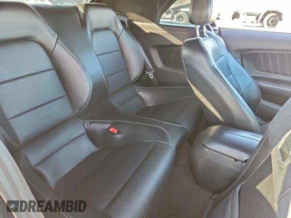 ✅ 2018 Ford Mustang EcoBoost Premium • VIN: 1FATP8UH0J5111097 • Lot: 95275485. Wystawiony na Copart z przebiegiem 118 498 mil. Bezpłatny archiwum sprzedaży aukcyjnych z USA i szczegółowy raport historii pojazdu na DreamBid. Zdjęcie 10.