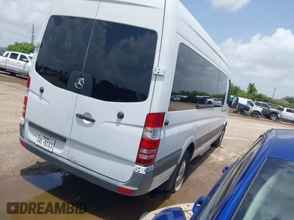 ✅ 2015 Mercedes-Benz Sprinter • VIN: WDZPE8DC1F5979753 • Lot: 42347958. Listed on IAAI with 116,540 mi. Free auction sales archive from the USA and detailed vehicle history report at DreamBid. Image 4.