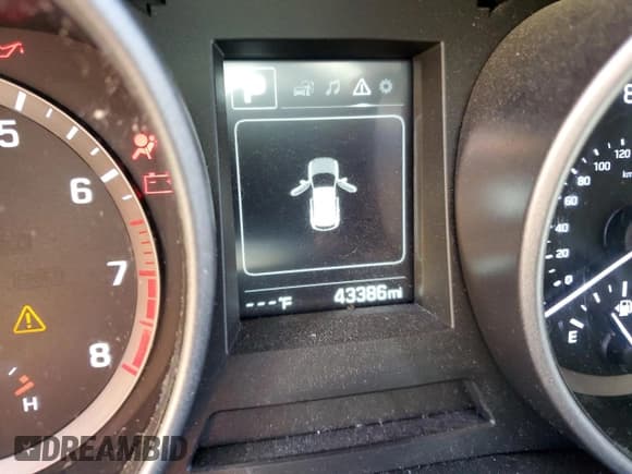 ✅ 2018 Hyundai Santa Fe 2.4L • VIN: 5NMZUDLB5JH073608 • Лот: 61243292. Опубликован ранее на Copart с пробегом 43 386 миль. Бесплатный доступ к архиву аукционных продаж из США и подробный отчёт об истории автомобиля на DreamBid. Изображение 8.