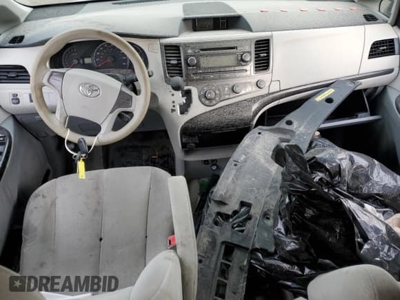 ✅ 2013 Toyota Sienna L • VIN: 5TDZK3DC4DS348524 • Lot: 80899465. Listed on Copart with 151,718 mi. Free auction sales archive from the USA and detailed vehicle history report at DreamBid. Image 8.