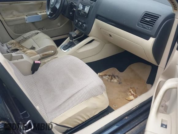 ✅ 2010 Volkswagen Jetta SE • VIN: 3VWRX7AJ9AM008757 • Lot: 42595417. Listed on IAAI with 169,762 mi. Free auction sales archive from the USA and detailed vehicle history report at DreamBid. Image 5.