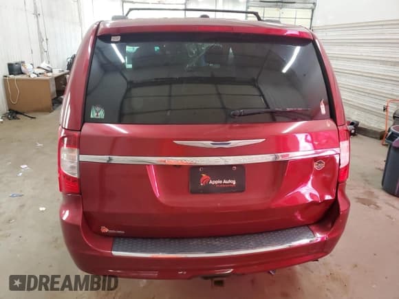 ✅ 2014 Chrysler Town & Country Touring L • VIN: 2C4RC1CG0ER461032 • Lot: 81019235. Listed on Copart with 136,384 mi. Free auction sales archive from the USA and detailed vehicle history report at DreamBid. Image 6.