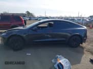 ✅ 2024 Tesla Model 3 • VIN: 5YJ3E1EA9RF828939 • Lot: 41422401. Wystawiony na IAAI z przebiegiem 4 953 mil. Bezpłatny archiwum sprzedaży aukcyjnych z USA i szczegółowy raport historii pojazdu na DreamBid. Zdjęcie 13.