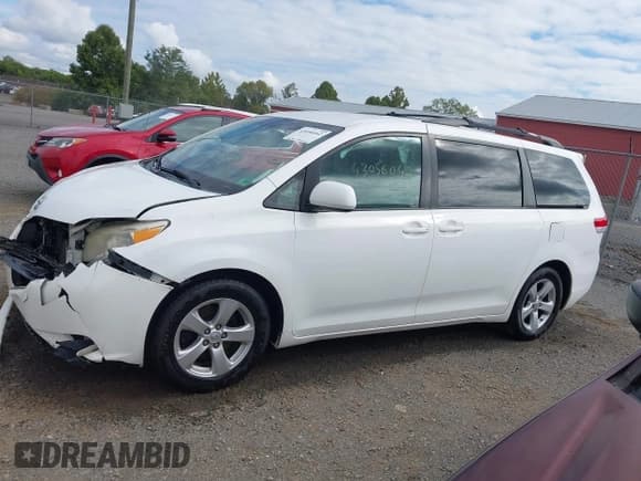 ✅ 2014 Toyota Sienna LE AAS • VIN: 5TDKK3DC4ES428621 • Lot: 43056042. Listed on IAAI with 166,388 mi. Free auction sales archive from the USA and detailed vehicle history report at DreamBid. Image 15.