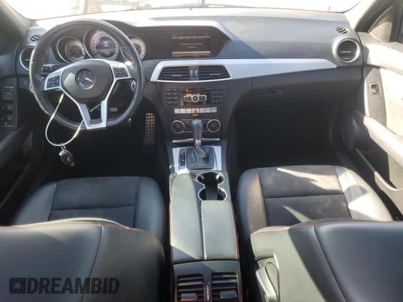 ✅ 2014 Mercedes-Benz C 300 Sport • VIN: WDDGF8AB7ER310960 • Лот: 86628545. Опубликован ранее на Copart с пробегом 118 301 миль. Бесплатный доступ к архиву аукционных продаж из США и подробный отчёт об истории автомобиля на DreamBid. Изображение 8.