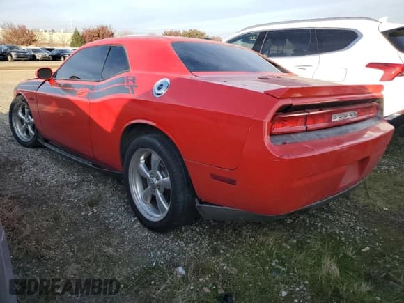 ✅ 2010 Dodge Challenger R/T Classic • VIN: 2B3CJ5DTXAH111536 • Lot: 84242134. Wystawiony na Copart z przebiegiem Nie podano. Bezpłatny archiwum sprzedaży aukcyjnych z USA i szczegółowy raport historii pojazdu na DreamBid. Zdjęcie 2.