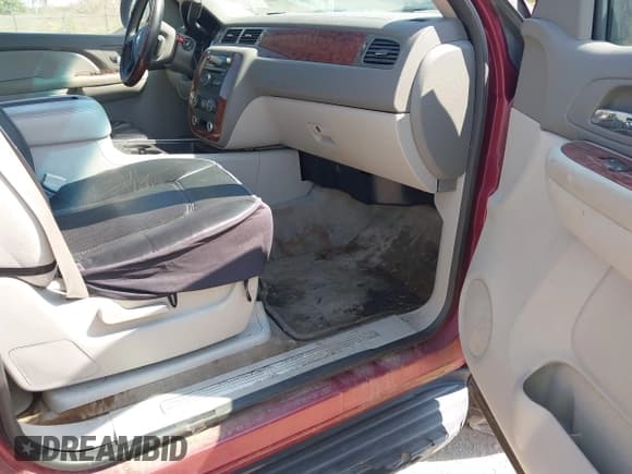 ✅ 2007 Chevrolet Suburban LTZ • VIN: 1GNFK16347J216490 • Lot: 43051041. Listed on IAAI with 160,360 mi. Free auction sales archive from the USA and detailed vehicle history report at DreamBid. Image 5.