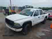 ✅ 2000 Dodge Dakota Sport • VIN: 1B7GL2AN0YS640611 • Лот: 42226346. Размещён на IAAI с пробегом Не указан миль. Получите бесплатный доступ к архиву аукционных продаж из США и посмотрите подробный отчёт об истории автомобиля на DreamBid. Изображение 2.