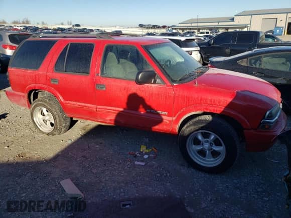 2002 Chevrolet Blazer LS z VIN 1GNDT13W12K144430, wystawiony jako Copart lot #83088284 z przebiegiem 176 393 mil mil oraz Szkoda całkowita • Salvage title. Historia ofert i sprzedaży dostępna na DreamBid. Obrazek 4.