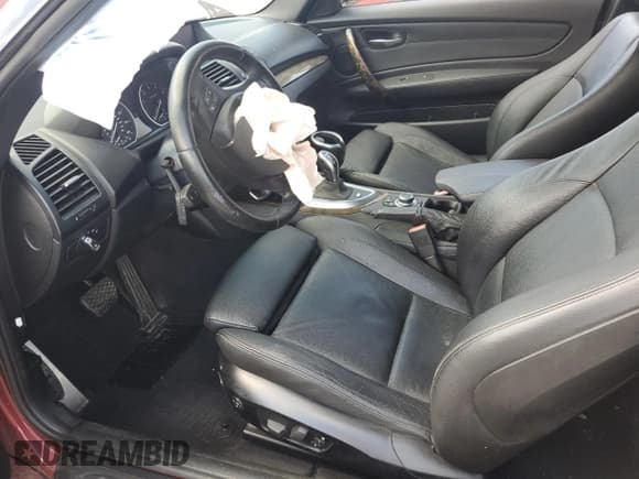 ✅ 2012 BMW 1 Series 135i • VIN: WBAUC9C5XCVM12726 • Lot: 58204845. Wystawiony na Copart z przebiegiem 84 331 mil. Bezpłatny archiwum sprzedaży aukcyjnych z USA i szczegółowy raport historii pojazdu na DreamBid. Zdjęcie 7.