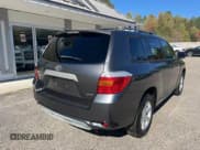 ✅ 2010 Toyota Highlander • VIN: 5TDBK3EHXAS019639 • Lot: 43435838. Wystawiony na IAAI z przebiegiem 193 503 mil. Bezpłatny archiwum sprzedaży aukcyjnych z USA i szczegółowy raport historii pojazdu na DreamBid. Zdjęcie 4.