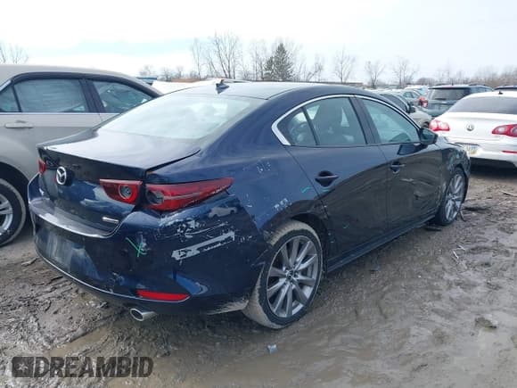 ✅ 2019 Mazda 3 Premium • VIN: 3MZBPAEM7KM100955 • Lot: 41640841. Listed on IAAI with 43,382 mi. Free auction sales archive from the USA and detailed vehicle history report at DreamBid. Image 4.
