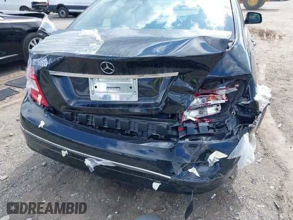 ✅ 2008 Mercedes-Benz C 300 Sport • VIN: WDDGF54X68F018051 • Лот: 42769976. Опубликован ранее на IAAI с пробегом 142 485 миль. Бесплатный доступ к архиву аукционных продаж из США и подробный отчёт об истории автомобиля на DreamBid. Изображение 6.