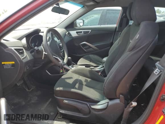 2016 Hyundai Veloster z VIN KMHTC6ADXGU262373, wystawiony jako Copart lot #65271674 z przebiegiem 83 521 mil mil oraz Szkoda całkowita • Salvage title. Historia ofert i sprzedaży dostępna na DreamBid. Obrazek 7.