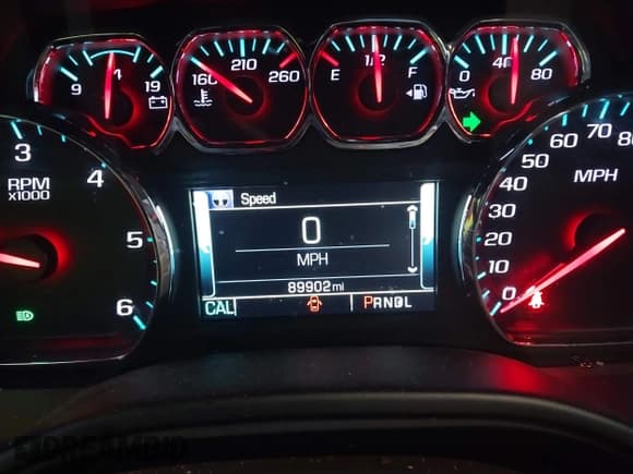 ✅ 2020 Chevrolet Suburban LT • VIN: 1GNSCHKC6LR113299 • Lot: 41921541. Wystawiony na IAAI z przebiegiem 89 902 mil. Bezpłatny archiwum sprzedaży aukcyjnych z USA i szczegółowy raport historii pojazdu na DreamBid. Zdjęcie 15.