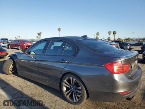 ✅ 2012 BMW 3 Series 328i • VIN: WBA3A5G59CNN65571 • Лот: 51550195. Опубликован ранее на Copart с пробегом 111 036 миль. Бесплатный доступ к архиву аукционных продаж из США и подробный отчёт об истории автомобиля на DreamBid. Изображение 2.