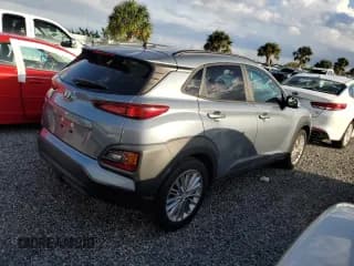 ✅ 2020 Hyundai Kona SEL • VIN: KM8K22AA1LU553500 • Лот: 73954184. Опубликован ранее на Copart с пробегом Не указан. Бесплатный доступ к архиву аукционных продаж из США и подробный отчёт об истории автомобиля на DreamBid. Изображение 3.