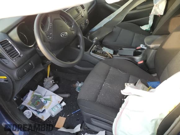 ✅ 2018 Kia Forte LX • VIN: 3KPFK4A70JE184260 • Лот: 82653335. Опубликован ранее на Copart с пробегом Не указан. Бесплатный доступ к архиву аукционных продаж из США и подробный отчёт об истории автомобиля на DreamBid. Изображение 7.