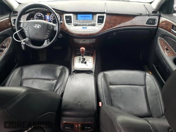 ✅ 2010 Hyundai Genesis • VIN: KMHGC4DE0AU095457 • Lot: 89697535. Wystawiony na Copart z przebiegiem 160 918 mil. Bezpłatny archiwum sprzedaży aukcyjnych z USA i szczegółowy raport historii pojazdu na DreamBid. Zdjęcie 8.