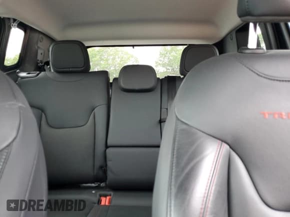 ✅ 2022 Jeep Renegade Trailhawk • VIN: ZACNJDC16NPN79279 • Lot: 61193935. Listed on Copart with 26,019 mi. Free auction sales archive from the USA and detailed vehicle history report at DreamBid. Image 10.