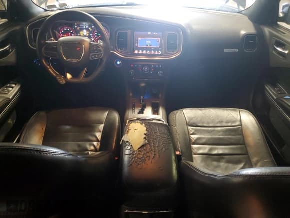 ✅ 2011 Dodge Charger Rallye • VIN: 2B3CL3CGXBH500438 • Lot: 65832495. Wystawiony na Copart z przebiegiem 177 000 mil. Bezpłatny archiwum sprzedaży aukcyjnych z USA i szczegółowy raport historii pojazdu na DreamBid. Zdjęcie 8.