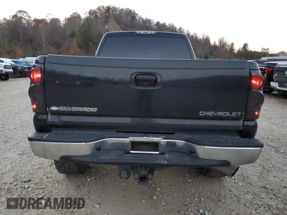 ✅ 2004 Chevrolet Silverado 2500HD LS • VIN: 1GCHK23284F194611 • Lot: 92811705. Wystawiony na Copart z przebiegiem 156 214 mil. Bezpłatny archiwum sprzedaży aukcyjnych z USA i szczegółowy raport historii pojazdu na DreamBid. Zdjęcie 6.