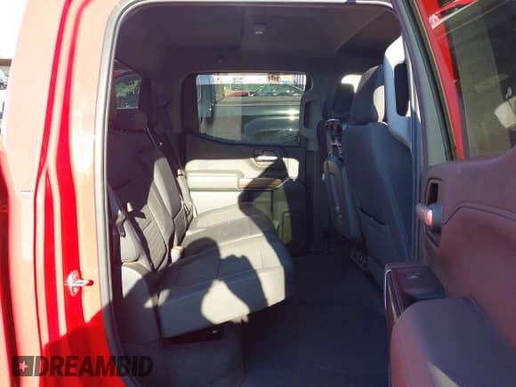 ✅ 2019 Chevrolet Silverado 1500 RST • VIN: 3GCUYEED0KG119751 • Lot: 43319772. Wystawiony na IAAI z przebiegiem 74 404 mil. Bezpłatny archiwum sprzedaży aukcyjnych z USA i szczegółowy raport historii pojazdu na DreamBid. Zdjęcie 8.