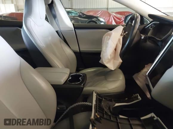 ✅ 2014 Tesla Model S 60 • VIN: 5YJSA1H15EFP60829 • Lot: 42610569. Listed on IAAI with 110,507 mi. Free auction sales archive from the USA and detailed vehicle history report at DreamBid. Image 5.