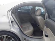 ✅ 2010 Ford Fusion SEL • VIN: 3FAHP0JG9AR187899 • Lot: 43537782. Wystawiony na IAAI z przebiegiem 236 575 mil. Bezpłatny archiwum sprzedaży aukcyjnych z USA i szczegółowy raport historii pojazdu na DreamBid. Zdjęcie 8.