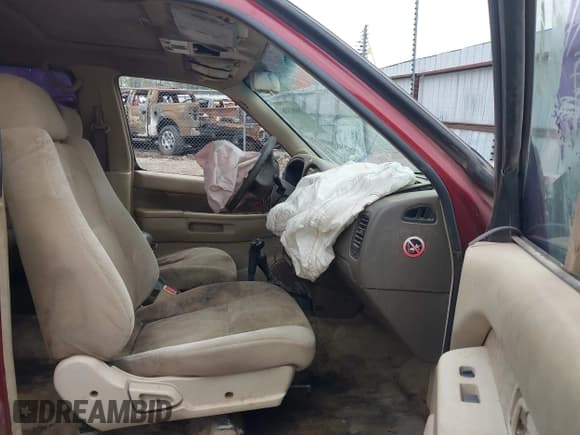 ✅ 1996 Nissan Pathfinder XE • VIN: JN8AR05Y1TW049898 • Lot: 39081336. Wystawiony na IAAI z przebiegiem 326 792 mil. Bezpłatny archiwum sprzedaży aukcyjnych z USA i szczegółowy raport historii pojazdu na DreamBid. Zdjęcie 5.