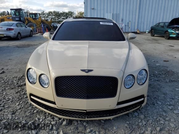 ✅ 2014 Bentley Flying Spur • VIN: SCBEC9ZA5EC089716 • Lot: 70884943. Wystawiony na Copart z przebiegiem Nie podano. Bezpłatny archiwum sprzedaży aukcyjnych z USA i szczegółowy raport historii pojazdu na DreamBid. Zdjęcie 5.