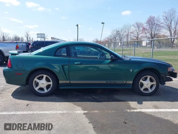 ✅ 2001 Ford Mustang Standard • VIN: 1FAFP40441F214400 • Lot: 41947416. Listed on IAAI with 103,170 mi. Free auction sales archive from the USA and detailed vehicle history report at DreamBid. Image 13.